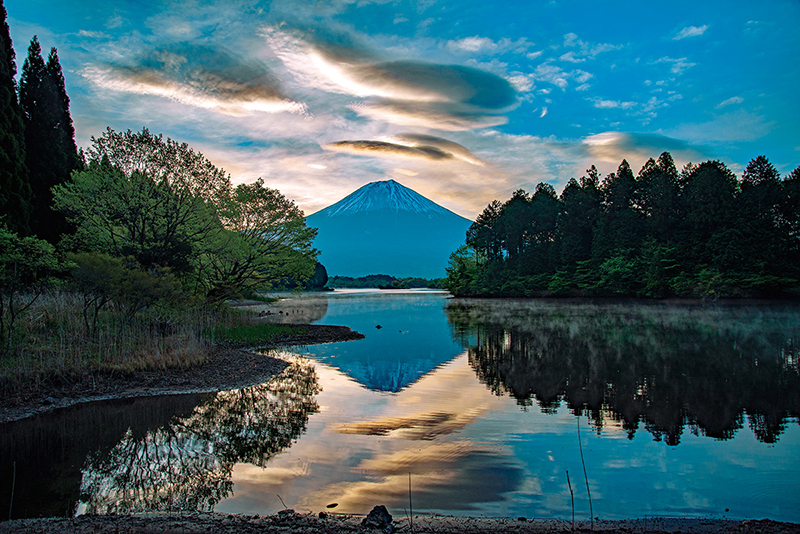 湖畔の富士